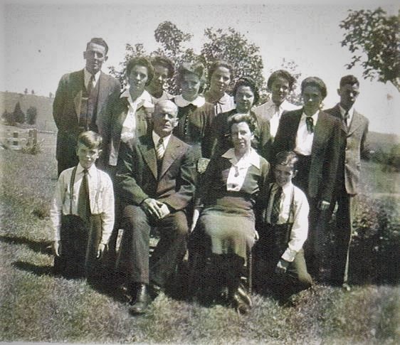 pictures/FLORENCE & FRANK RICHARDS/Groups/1.3.jpg